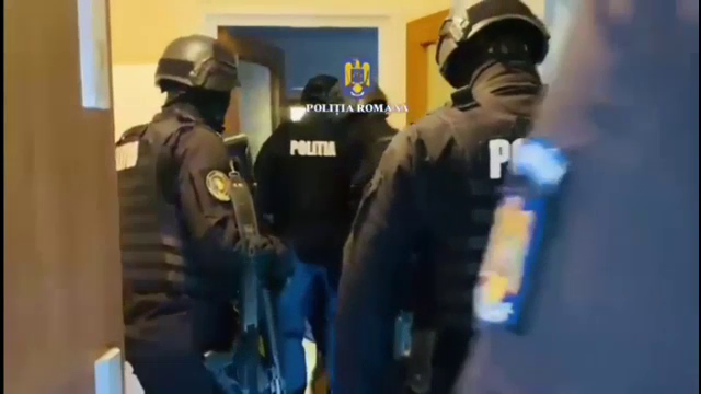 Individ din București, apropiat al clanului Caranilor, reținut de polițiști după ce a furat 50.000 de lei dintr-un autoturism