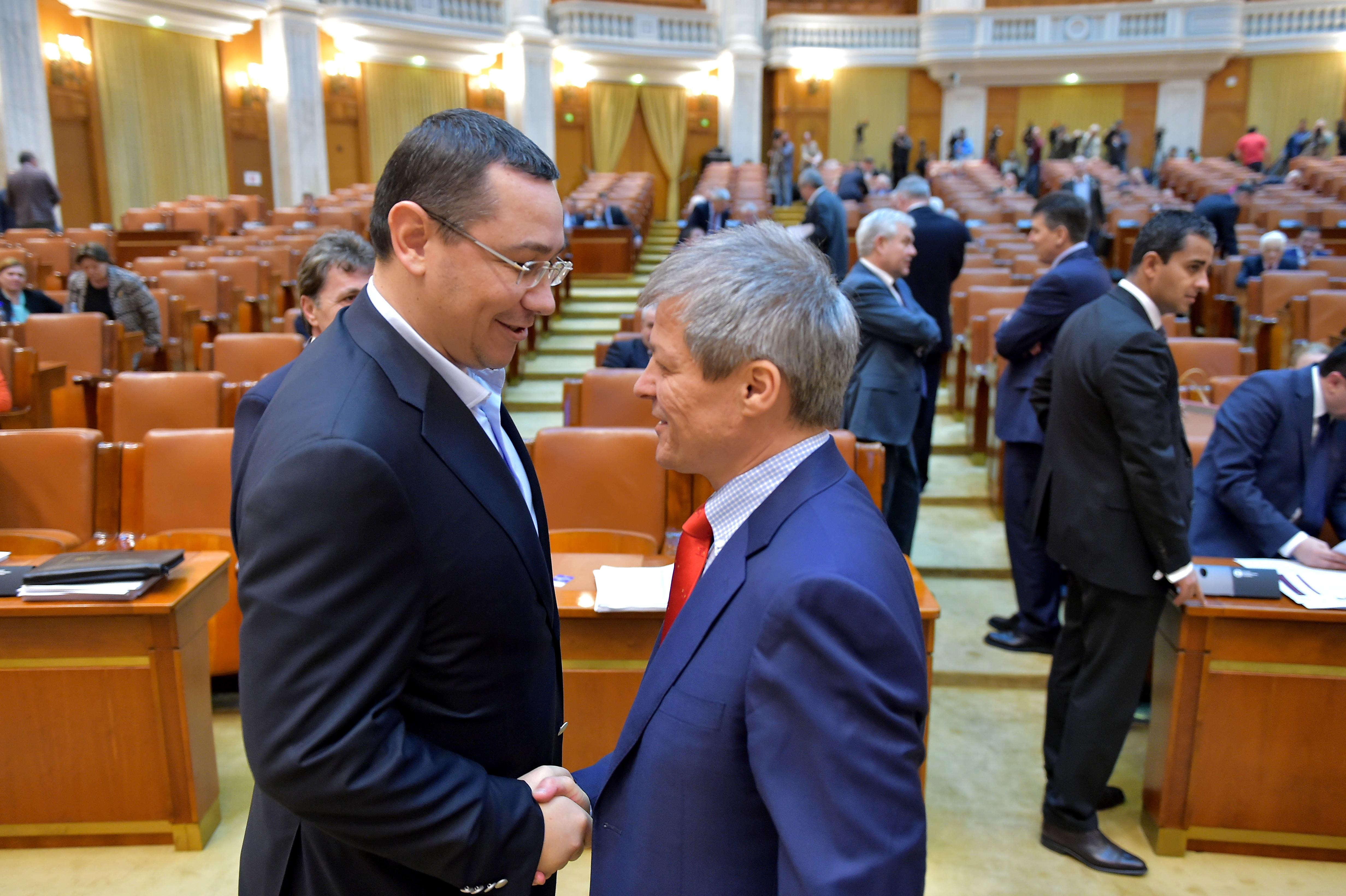 Cine este vinovat pentru situația privind Roșia Montană. Fostul premier Dacian Cioloș și PSD se acuză reciproc