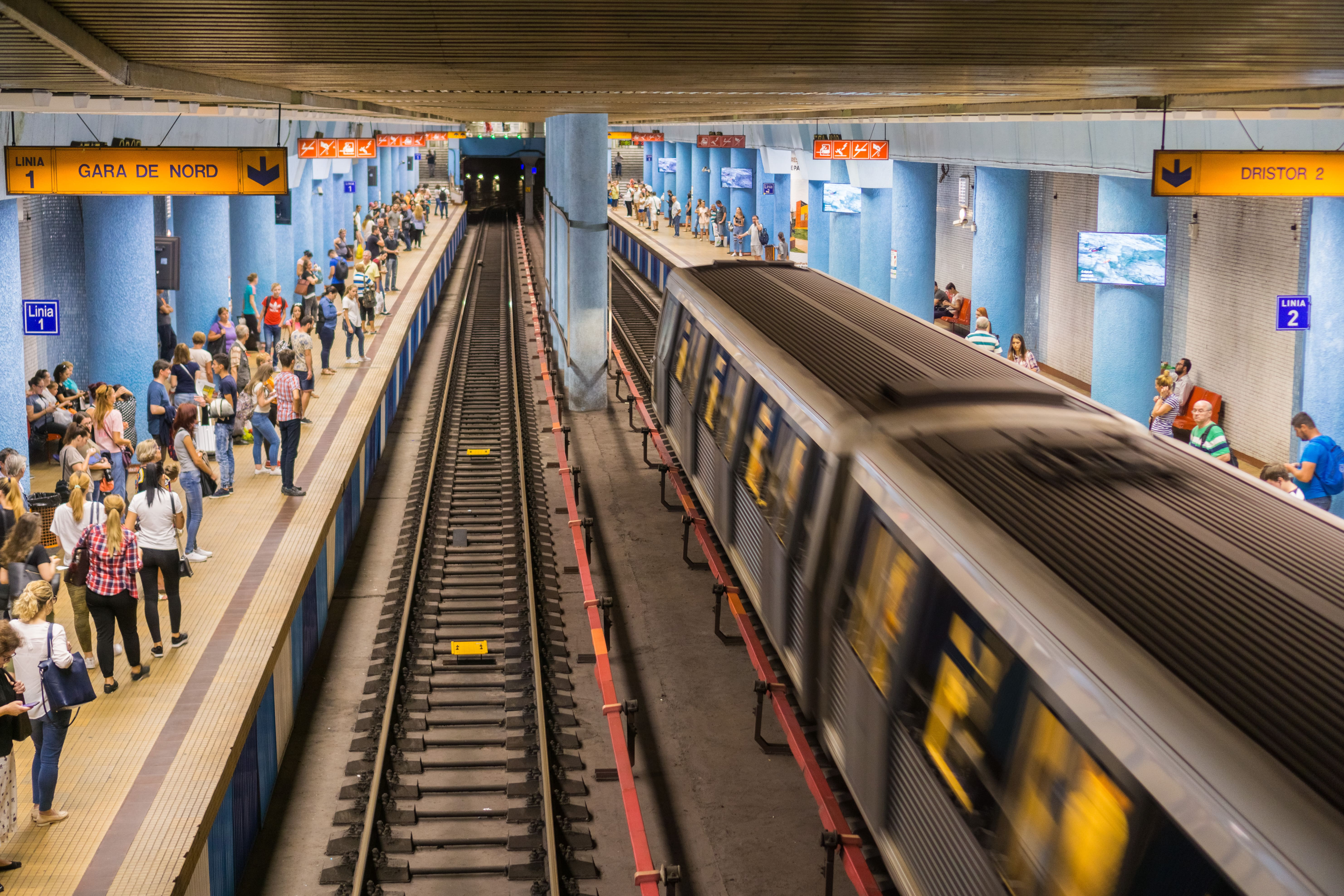 Încă un incident extrem de grav la metroul bucureștean. Un mecanic a deschis în stație ușile de pe partea opusă peronului