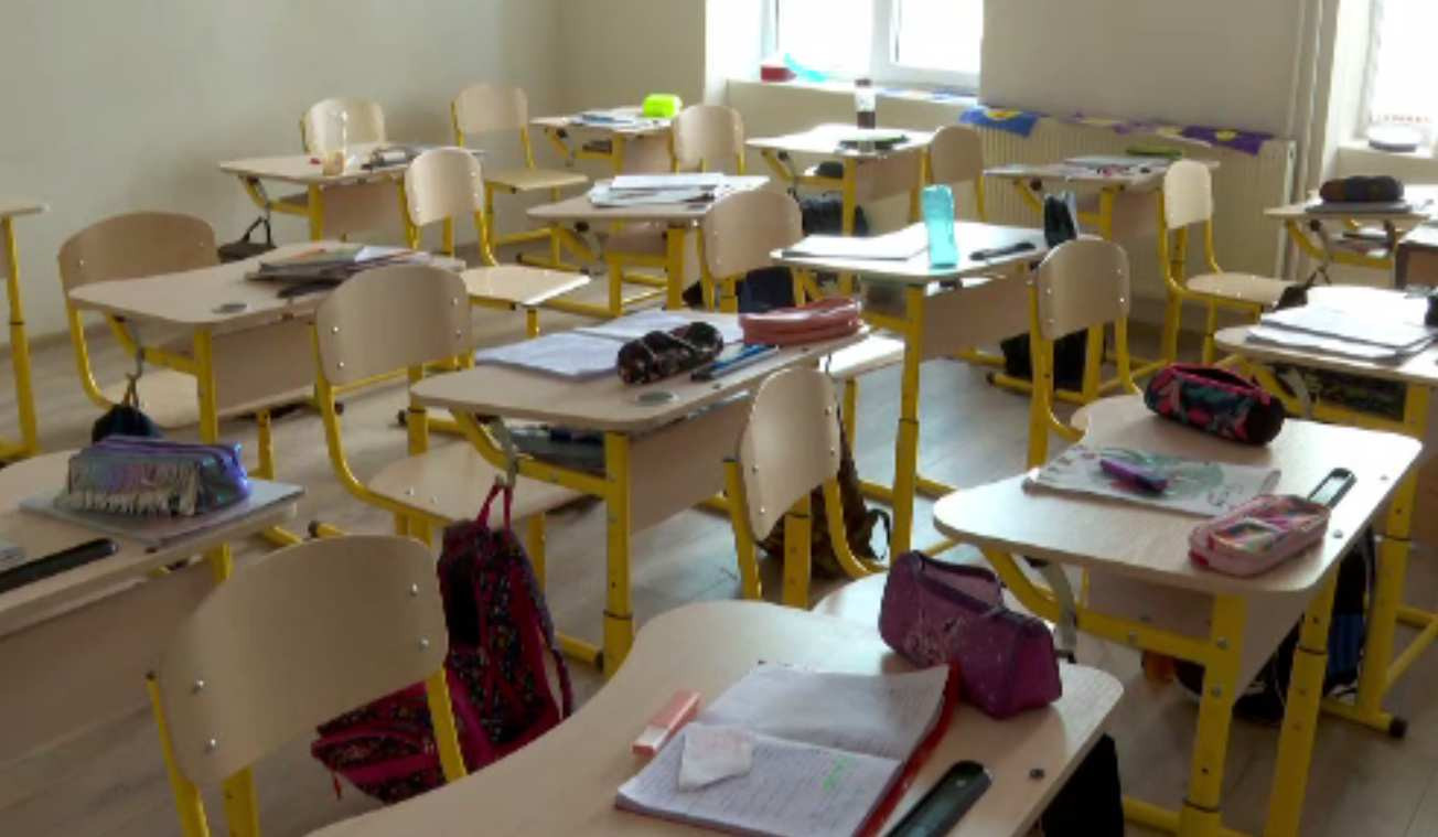 16 elevi din Iași au ajuns la spital cu enterocolită acută, după ce au mâncat sendvișuri primite la școală