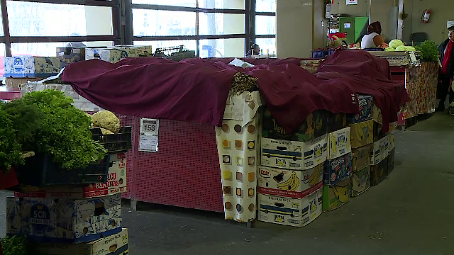 Fermierii aduc tot mai rar marfă în piețe. Sunt descurajați de proceduri și de lipsa clienților