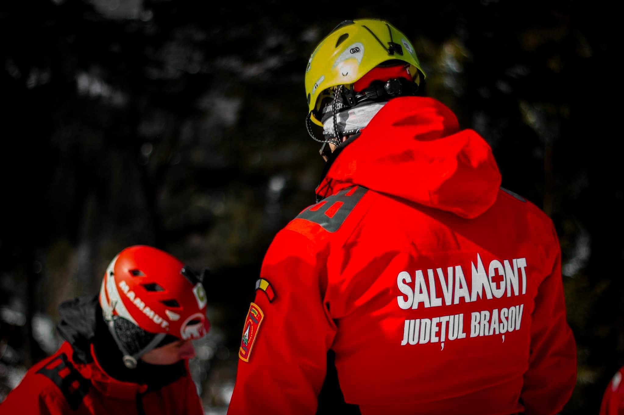 Salvamontiștii intervin pentru a salva un turist din Munții Bucegi. Persoana are un început de hipotermie și hainele ude