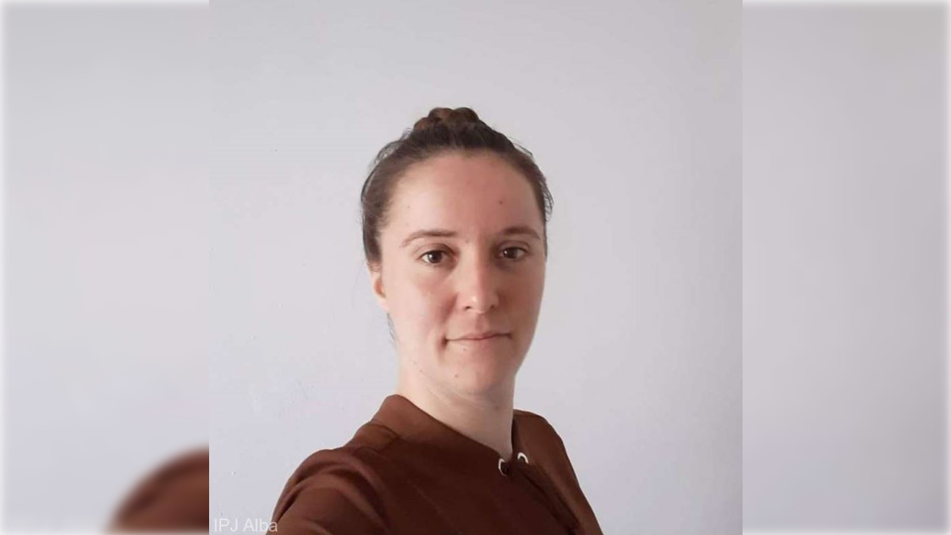 O tânără din Roşia Montană a fost dată dispărută de mama ei. A plecat de acasă fără să anunțe