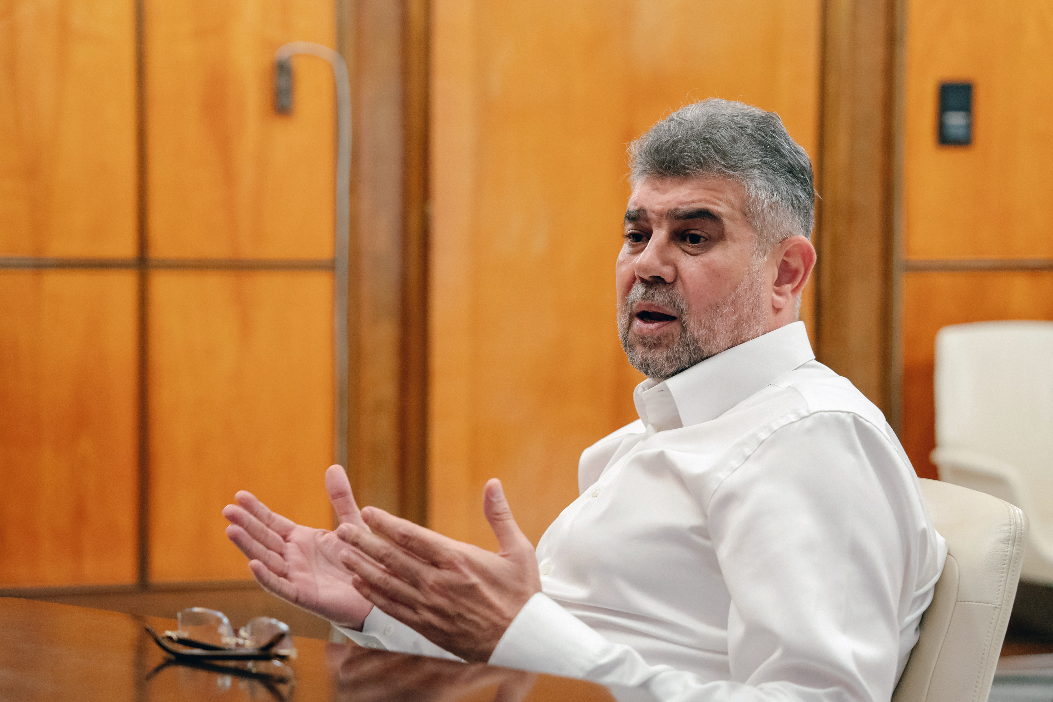 Marcel Ciolacu le dă replica funcționarilor care cer mai mult de 10% la salariu: „Domnule, atât se poate în acest moment”