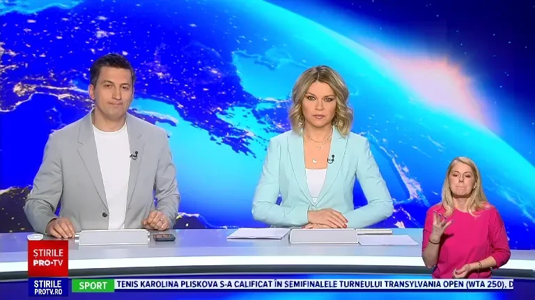 Imagini neobișnuite surprinse în București. Un avion de pasageri și-a făcut apariția printre mașini, tractat pe o platformă