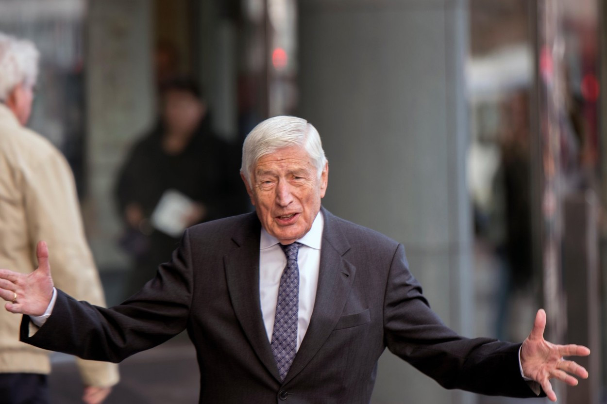 Fostul premier al Olandei, Dries van Agt, și soția sa au fost eutanasiați. Cei doi s-au ținut de mână până în ultima clipă