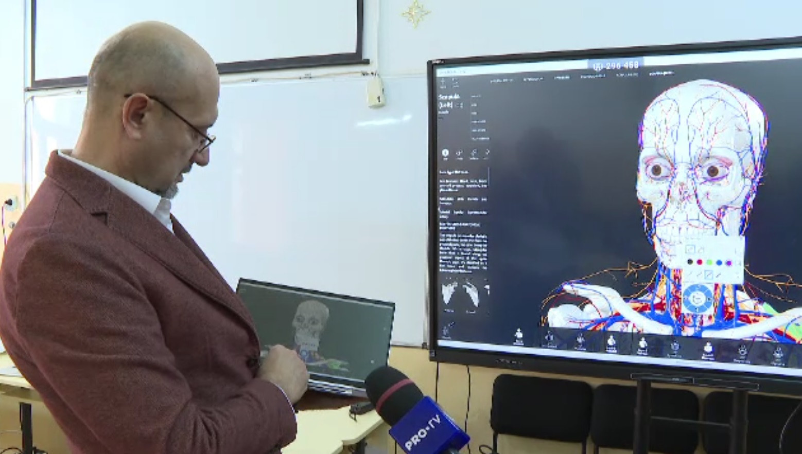 Colegiul din Timișoara unde dascălii sunt ajutați de roboți și de ochelari VR. Cum au devenit lecțiile mai ușor de înțeles