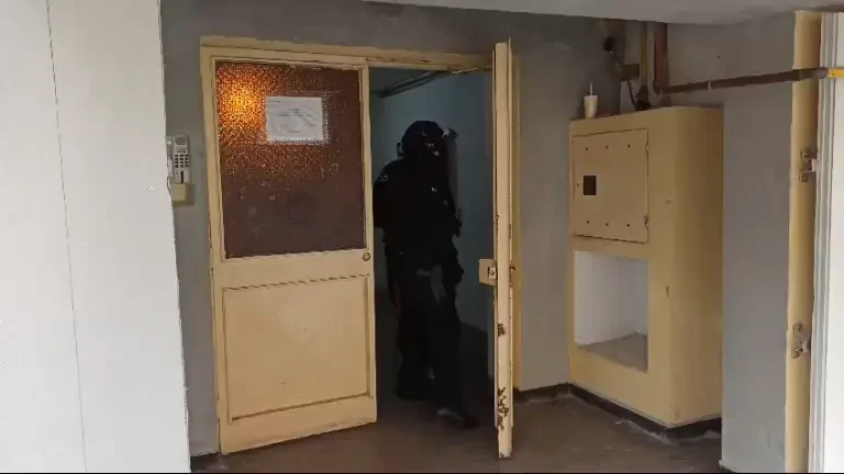 Rivalul fraților Nuțu și Sile Cămătaru, Robert Yoc, și-a împușcat un văr. Motivul atacului armat este uluitor