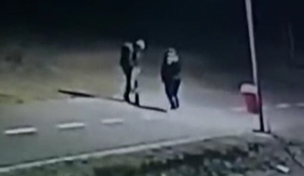 O nouă crimă înfiorătoare în România. O femeie de 48 de ani și-a ucis fratele pe stradă, iar a doua zi s-a dus la serviciu