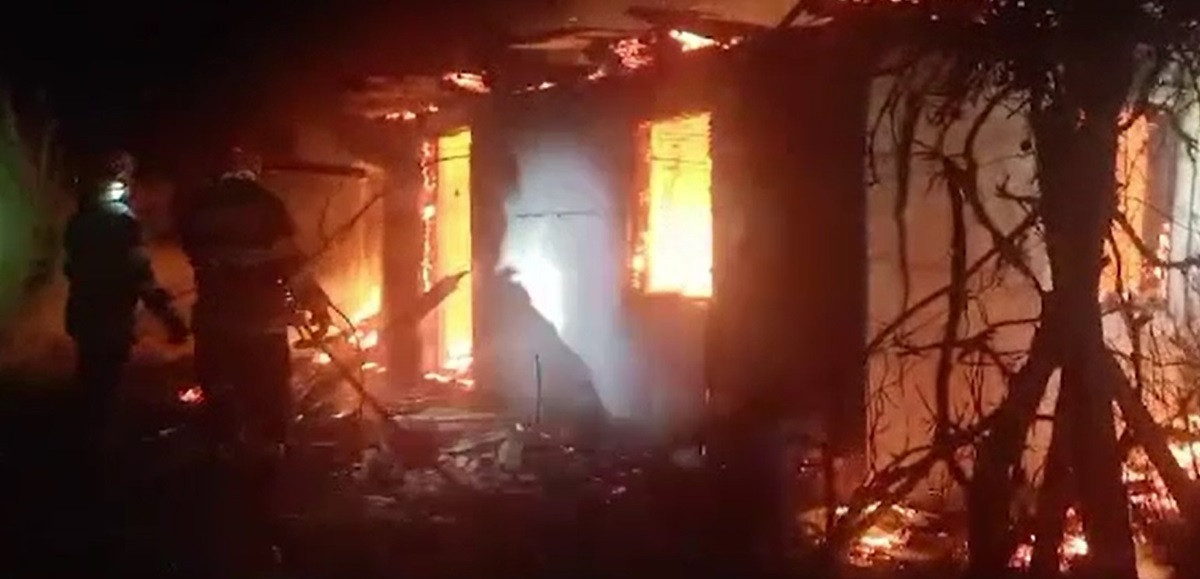 Incendiu violent într-o comună din județul Galați. O casă a fost făcută scrum