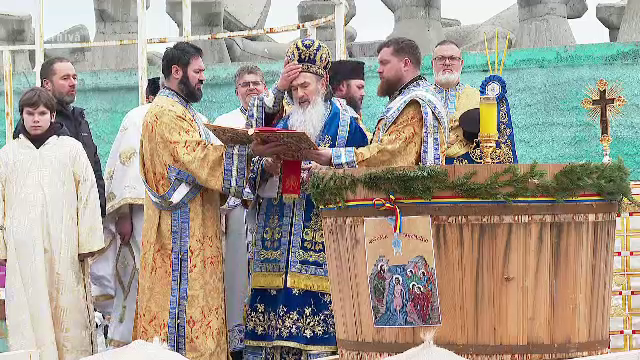Luptă pentru putere la vârful Bisericii Ortodoxe Române. Arhiepiscopul Teodosie ar viza funcția Patriarhului Daniel