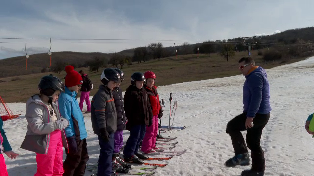 Elevii din toată țara au din 12 februarie, prin rotație, o săptămână de vacanță. Mulți au ajuns deja pe pârtii