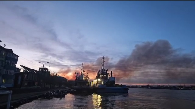 Alertă în Delta Dunării. Zeci de hectare de stuf sunt în flăcări. Zona, monitorizată permanent