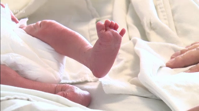 Două familii s-au întâlnit la maternitate, în Ploiești, pentru a face schimb de copii. Bebelușii au fost încurcați la naștere