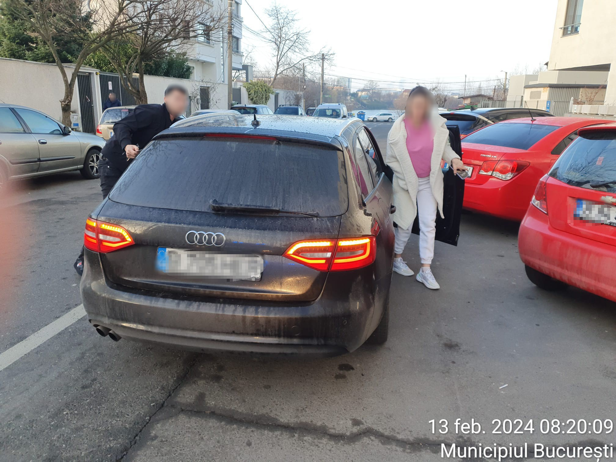 Reacția unor polițiști din Capitală după ce un bărbat i-a oprit şi le-a spus că soţia sa naşte, dar nu va ajunge la spital