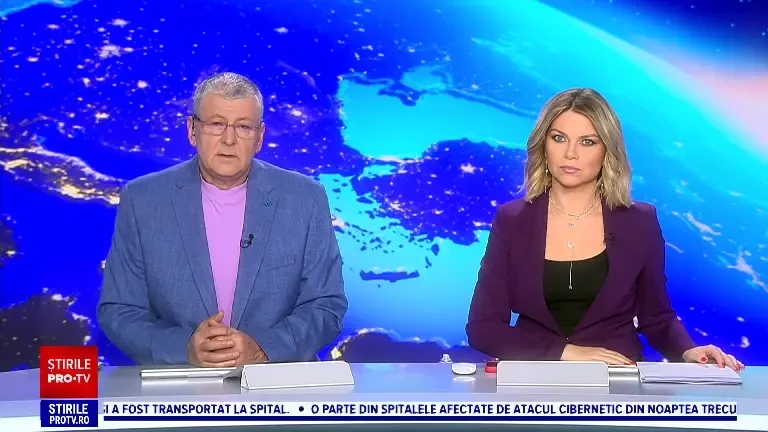 Incendiu la un service auto din Argeș. O clădire şi două mașini aflate în interior au fost distruse de flăcări