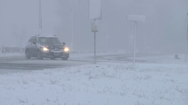 O puternică furtună de zăpadă s-a dezlănțuit în nord-estul SUA. Meteorologii au emis avertismente de ninsori abundente