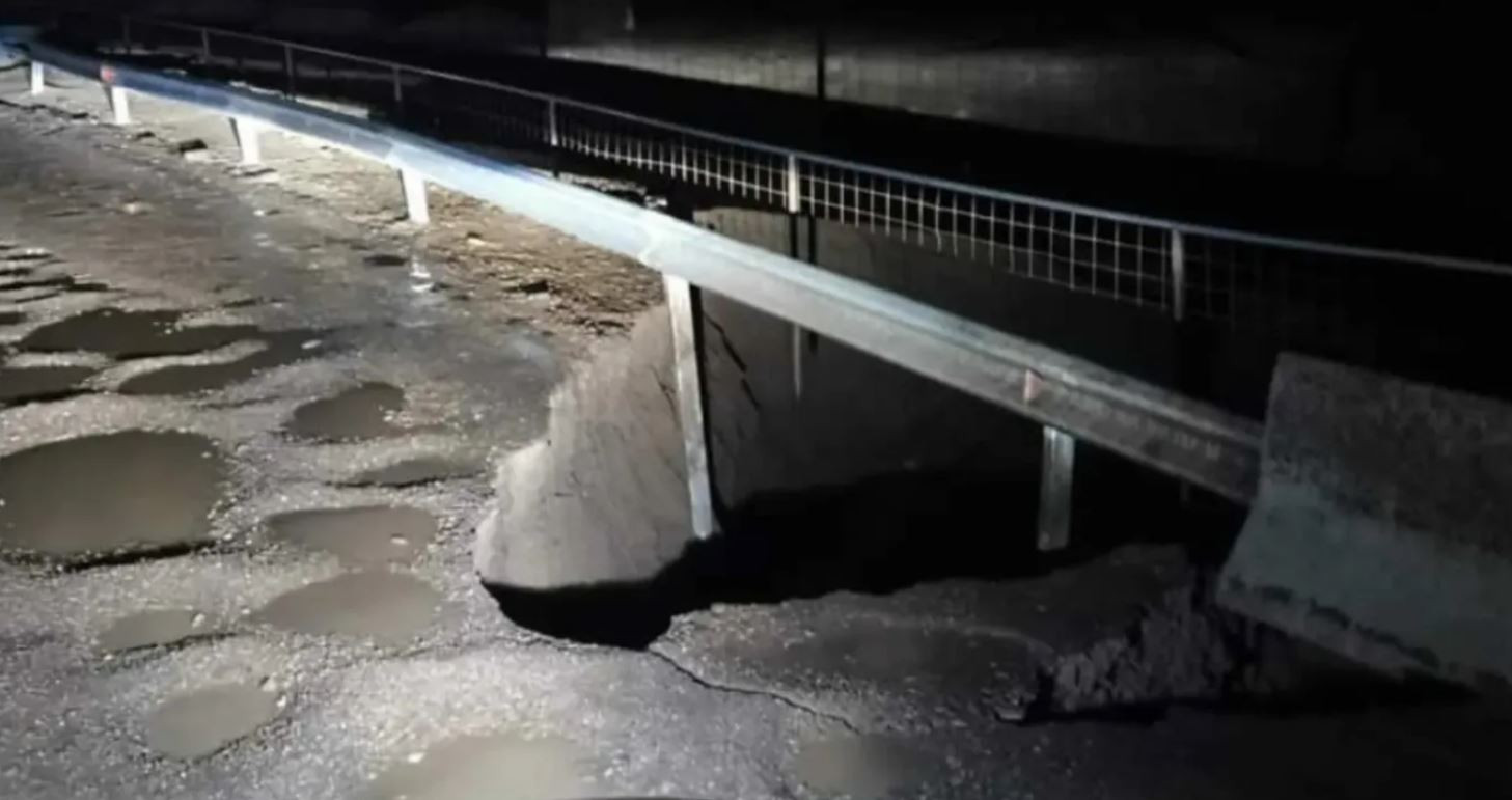 Podul provizoriu de la Milişăuţi s-a surpat. Circulația rutieră a fost deviată