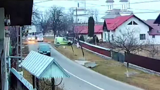 Un bărbat beat și-a bătut soția și a gonit apoi pe străzile din Suceava, ca să scape de poliție. Ce a urmat