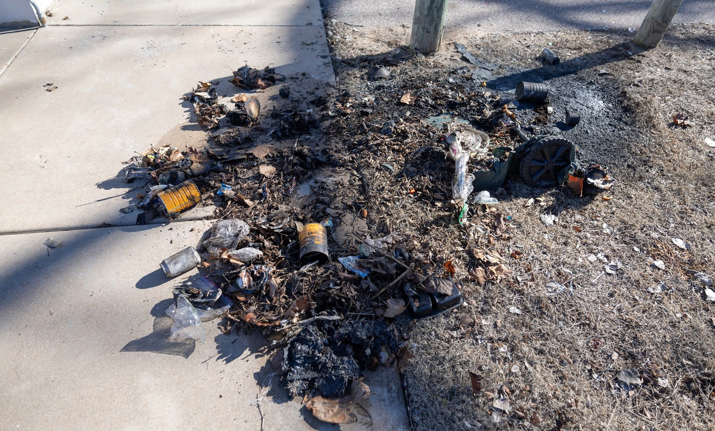 Un bărbat a fost arestat pentru că a furat statuia lui Jackie Robinson. Ce voia să facă cu sculptura. FOTO