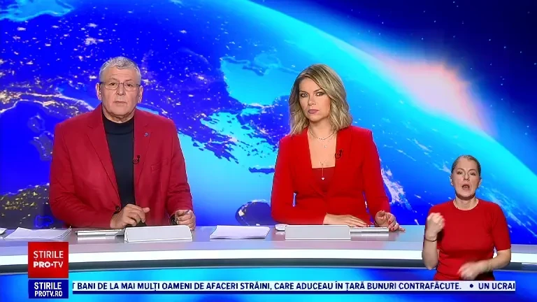 Un tren a lovit o remorcă cu gunoi, în Olt. Mecanicul de locomotivă a fost rănit