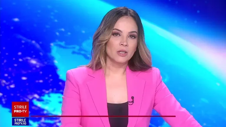 Imagini impresionante. Un cățel aflat în pericol să fie luat de o viitură a fost salvat de pompierii din Hunedoara