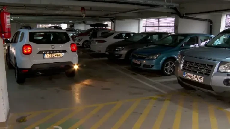 Ne-au rămas mici parcările. Românii își cumpără mașini tot mai mari, care nu mai încap în locurile „standard”