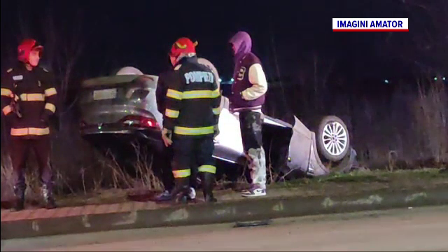 Accident spectaculos în Ilfov. O mașină a ajuns cu roțile în sus, pe marginea drumului. Cum a fost posibil