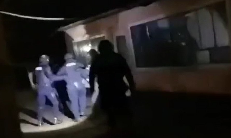 Percheziții de amploare în trei județe, după ce mai multe femei, printre care și o minoră, au fost obligate să se prostitueze