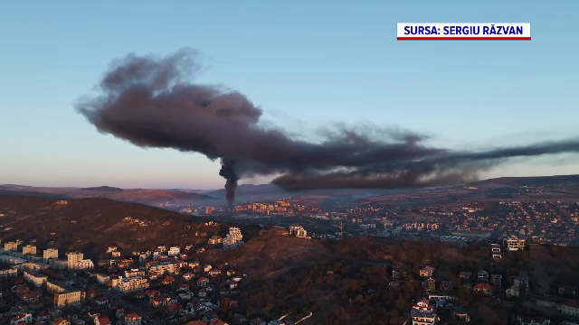 „S-a auzit o bubuitură”. Incendiu de proporții la o hală din Cluj-Napoca. A fost emis mesaj RO-Alert pentru localnici