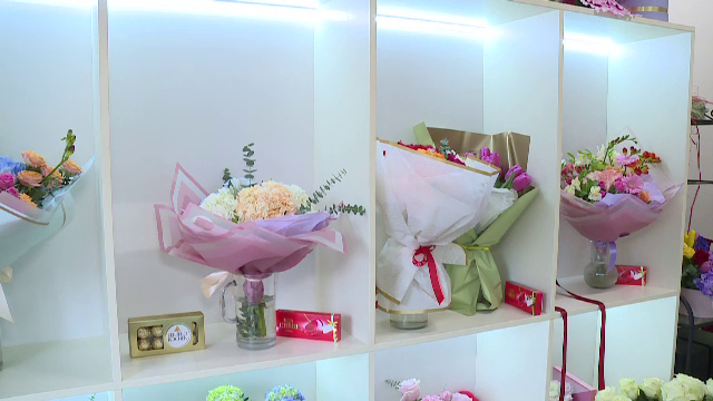 Vânzările de flori și dulciuri au crescut de Valentine`s Day. Cel mai scump buchet a costat 2.500 de lei