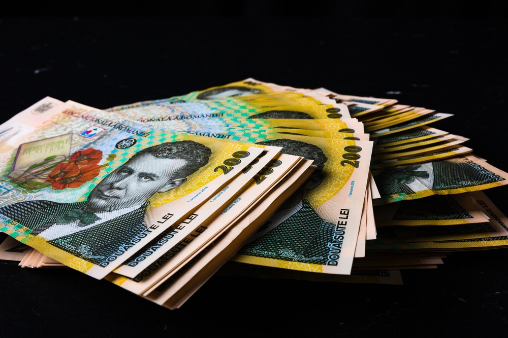 Analiză: România are nevoie de un acord special cu băncile și de un împrumut masiv de la populaţie ca să evite taxe majorate