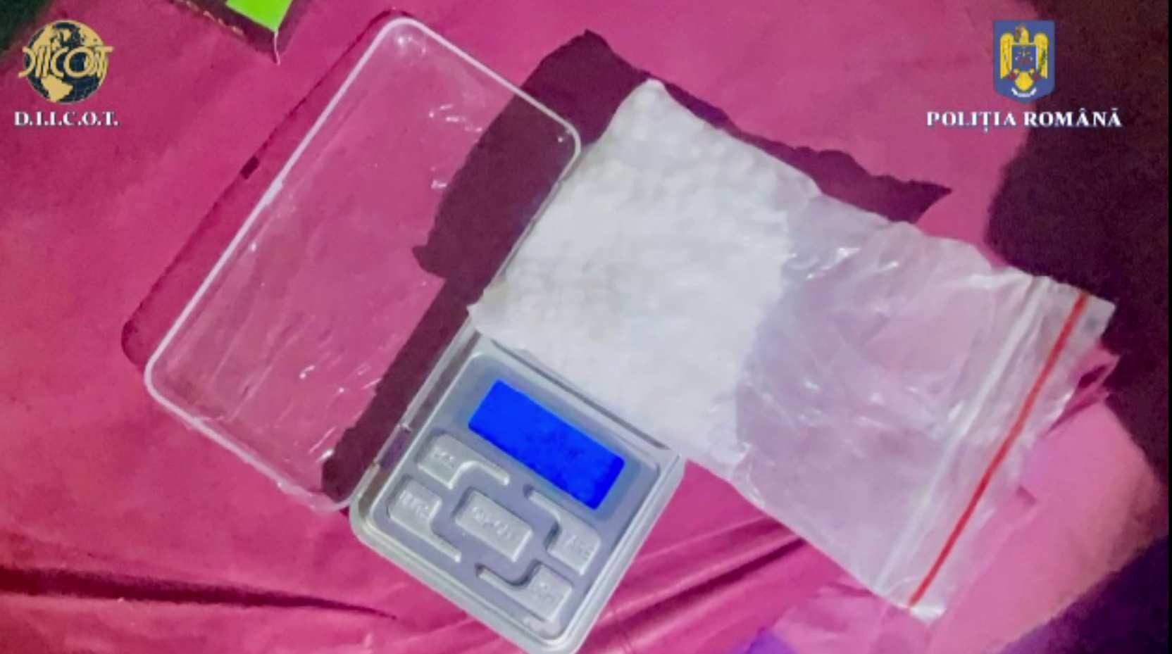 Doi frați, prinși cu droguri în Bacău. Ce s-a găsit la percheziții