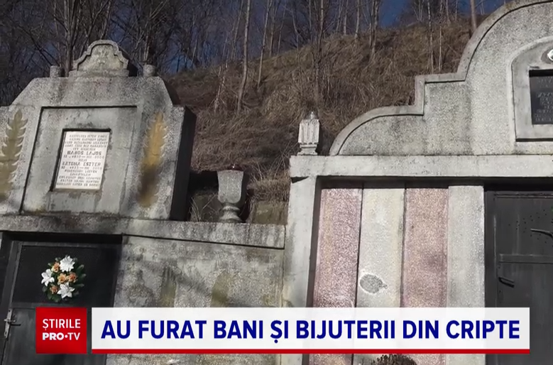 Jaf într-un cimitir din județul Mureș. Mai mulți indivizi au furat bani și bijuterii și s-au făcut nevăzuți
