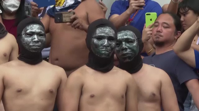 Protest nud în Filipine. Studenții dezbrăcați sunt nemulțumiți de reforma constituțională
