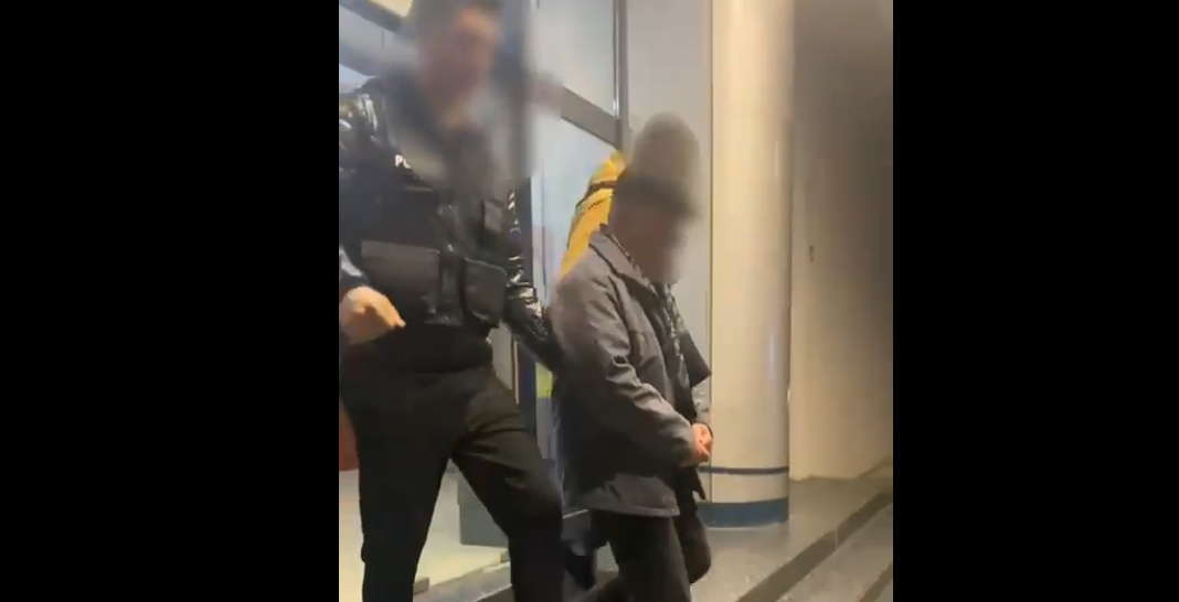 Meditatorul care a agresat sexual o fată de 14 ani a fost arestat preventiv pentru 30 de zile