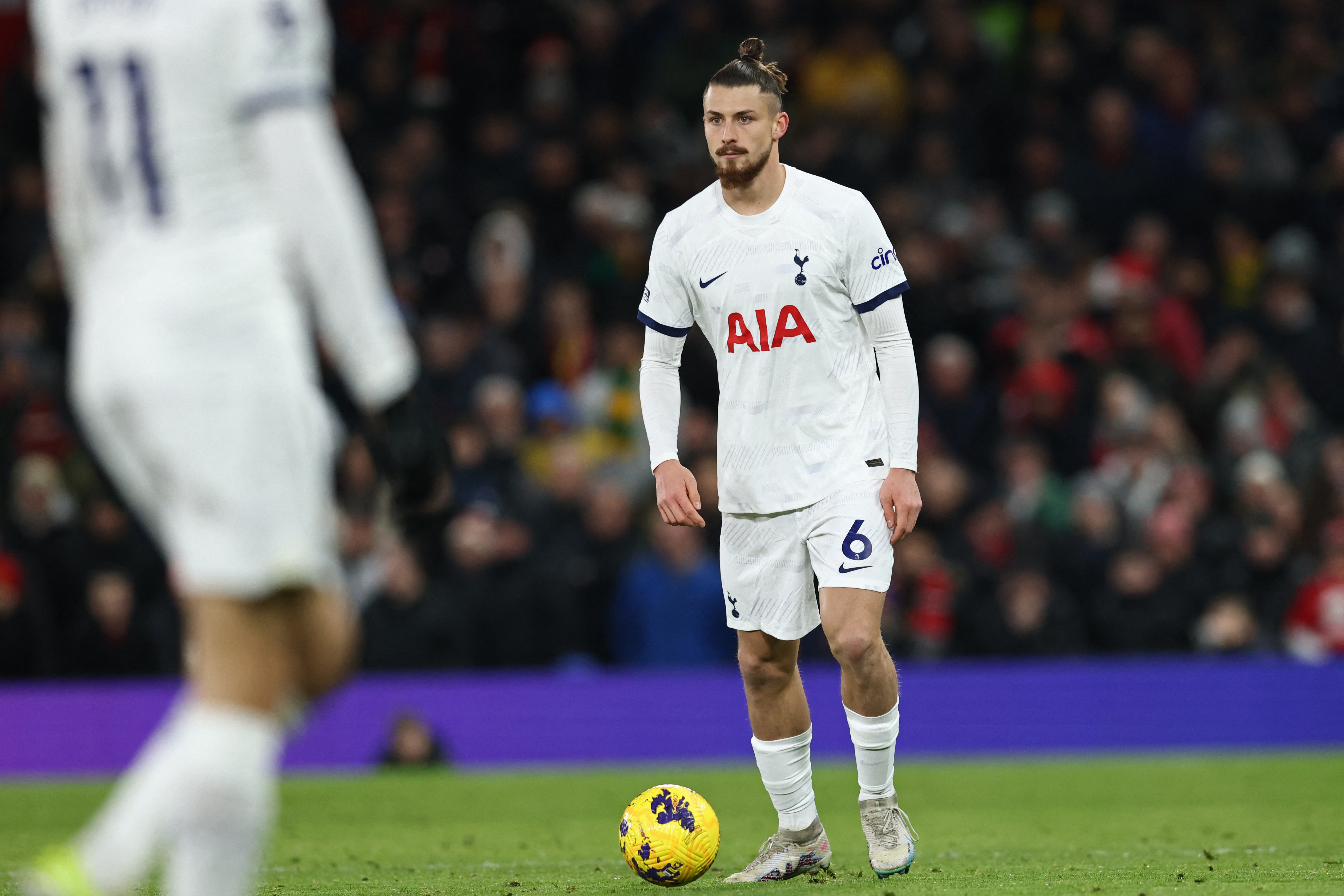 Radu Drăguşin, rezervă nefolosită în meciul pierdut acasă de Tottenham în campionatul Angliei