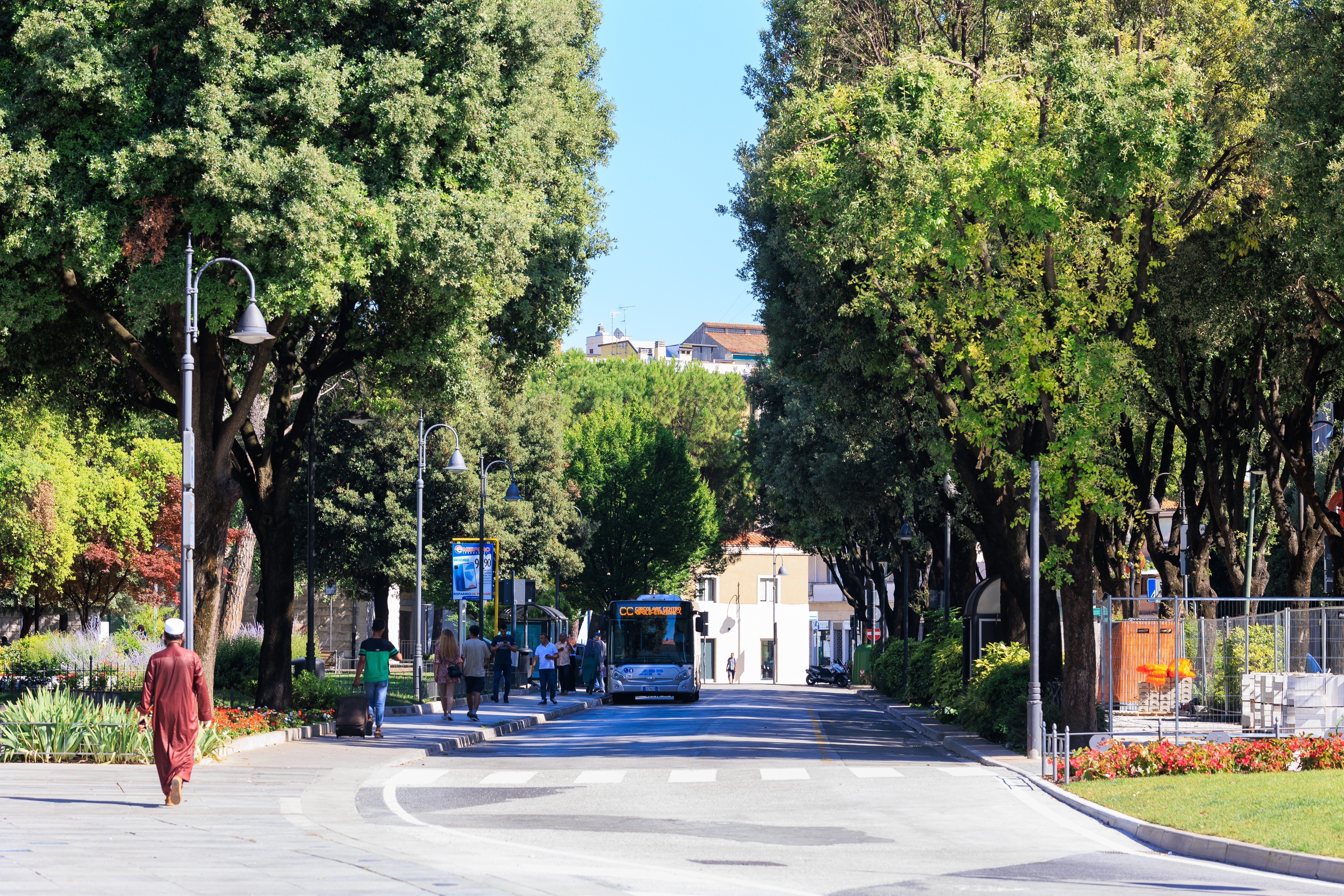 Un oraș din Italia a interzis rugăciunile musulmanilor, dar îi laudă pe români: ”Se integrează şi respectă normele italiene”