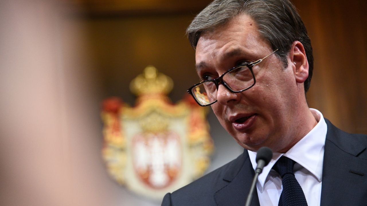 Proteste în Serbia după anunțul demisiei lui Vucic