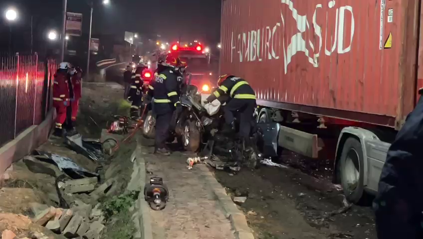 Accident în Afumați, între un TIR și o mașină. Un tânăr de 27 de ani a murit
