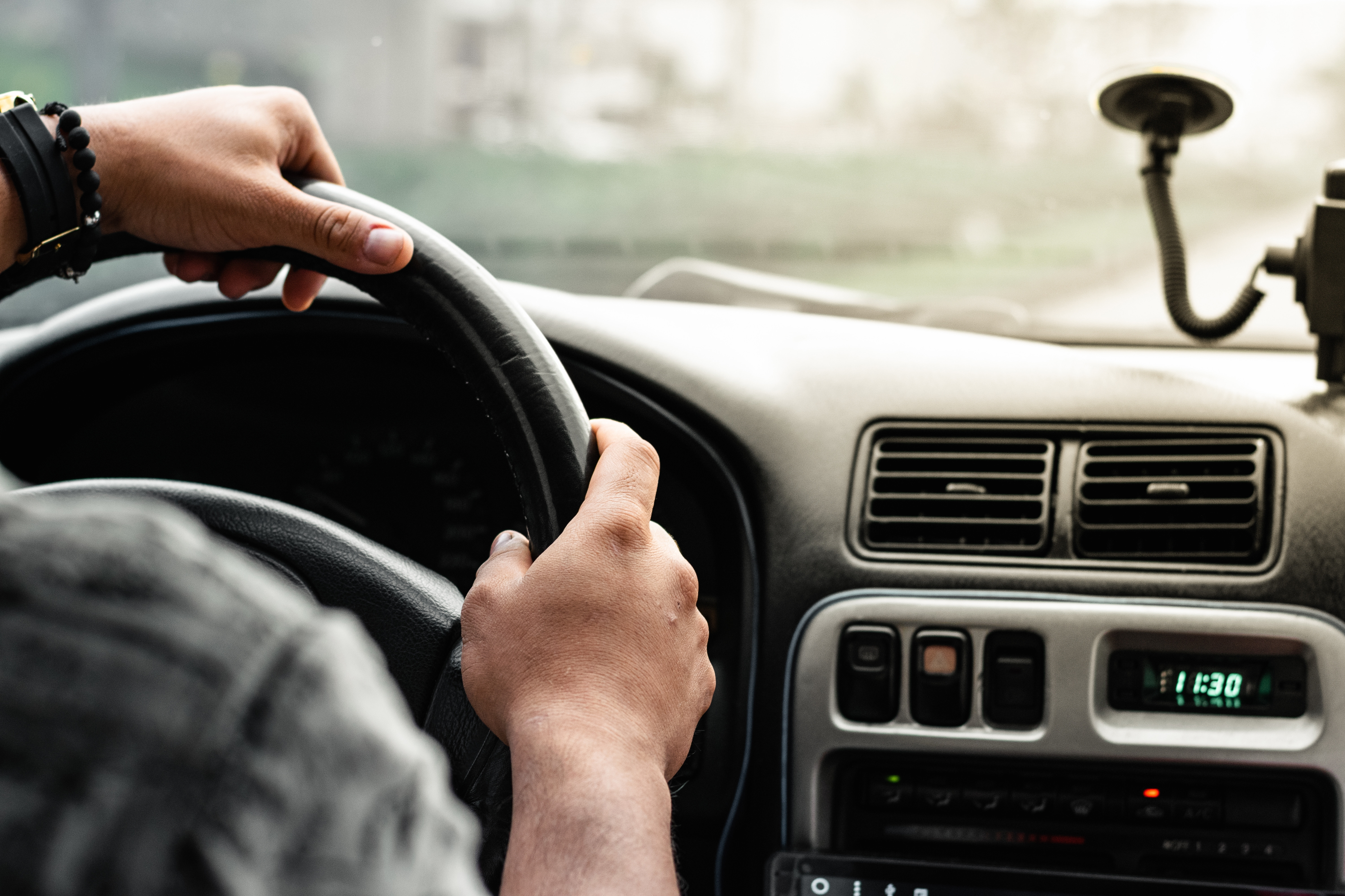 Amenda primită de un șofer după imaginile surprinse de o cameră dotată cu inteligență artificială. Ce gest făcuse la volan