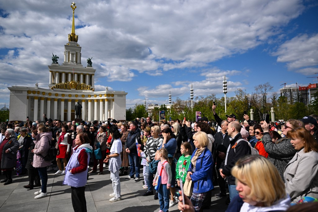 Cum s-a schimbat viața rușilor obișnuiți după 2 ani de război cu Ucraina. Atmosfera amintește de ”epoca Stalin”
