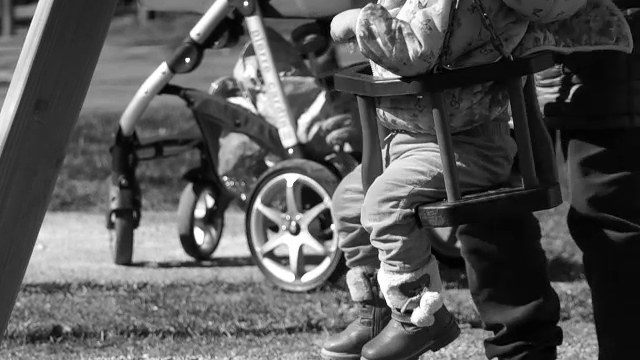 Disciplină cu nuiaua la grădiniță. Educatoare acuzată că a lovit o fetiță de doi ani, în mai multe zile