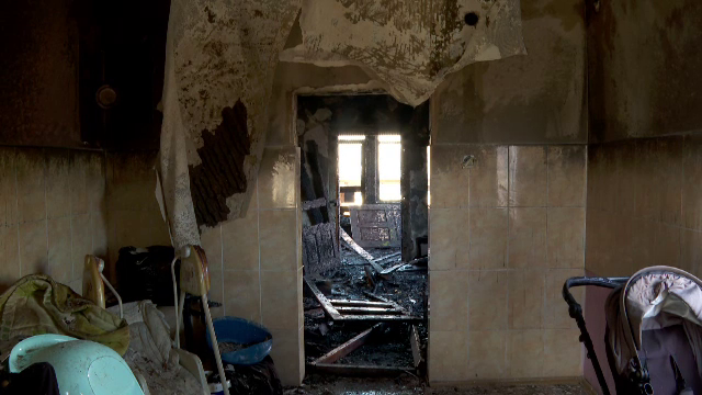 O mamă din Bistrița-Năsăud și-a protejat copilul cu propriul corp de un incendiu. Femeia s-a ales cu arsuri grave