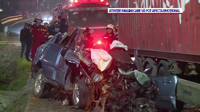 „A venit cu o viteză nemaipomenită”. Un tânăr a murit după ce a intrat cu mașina într-un TIR. Poliția nu exclude sinuciderea