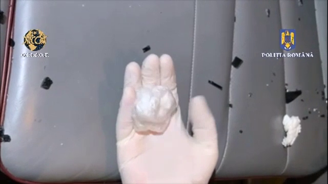 Cinci indivizi din Buzău și Brăila, acuzați că vindeau droguri în cluburi și cazinouri. Cât cereau pentru o doză