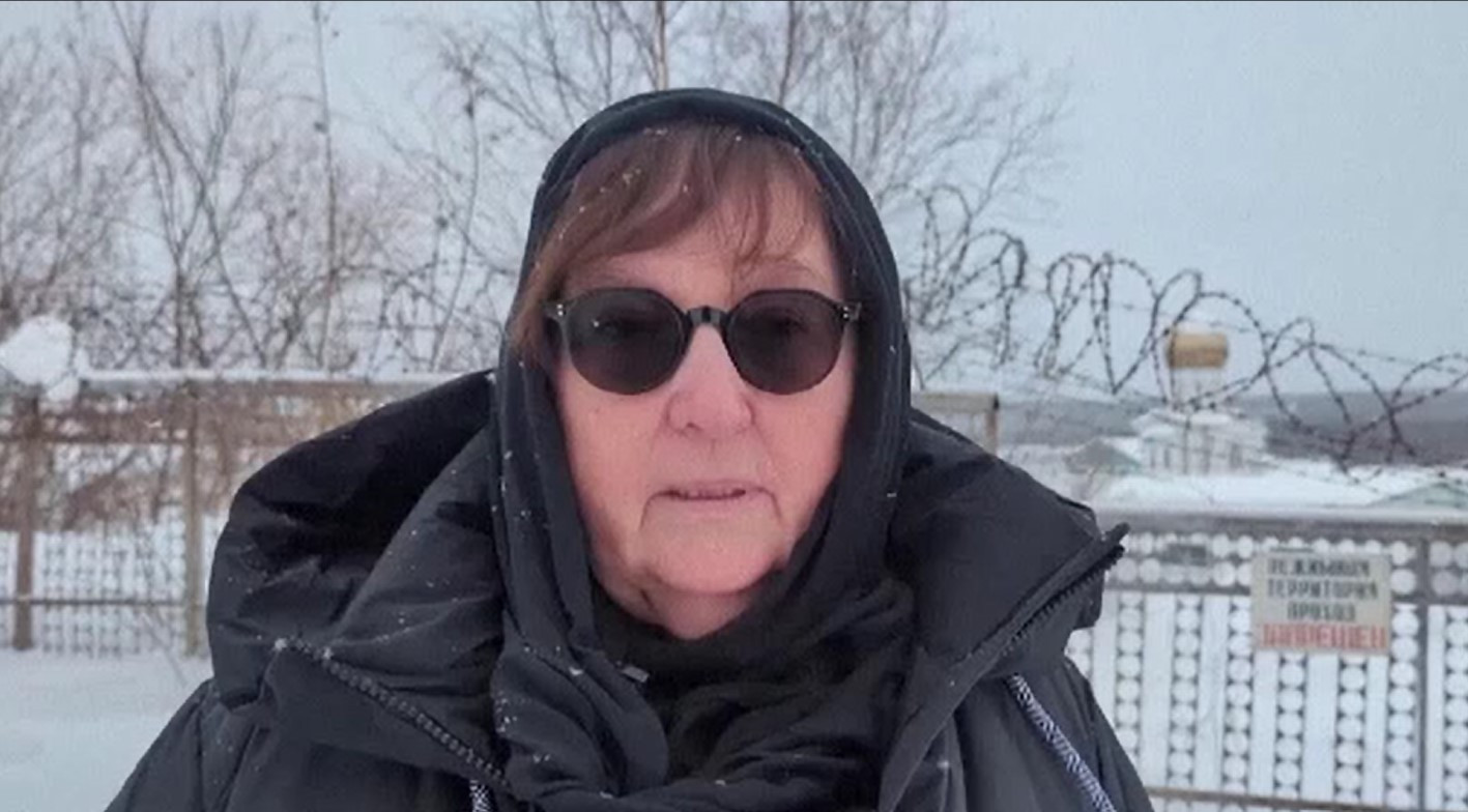 Mama lui Navalnîi a dat autoritățile ruse în judecată. Putin îi pedepsește crunt pe bărbații care l-au omagiat pe opozant