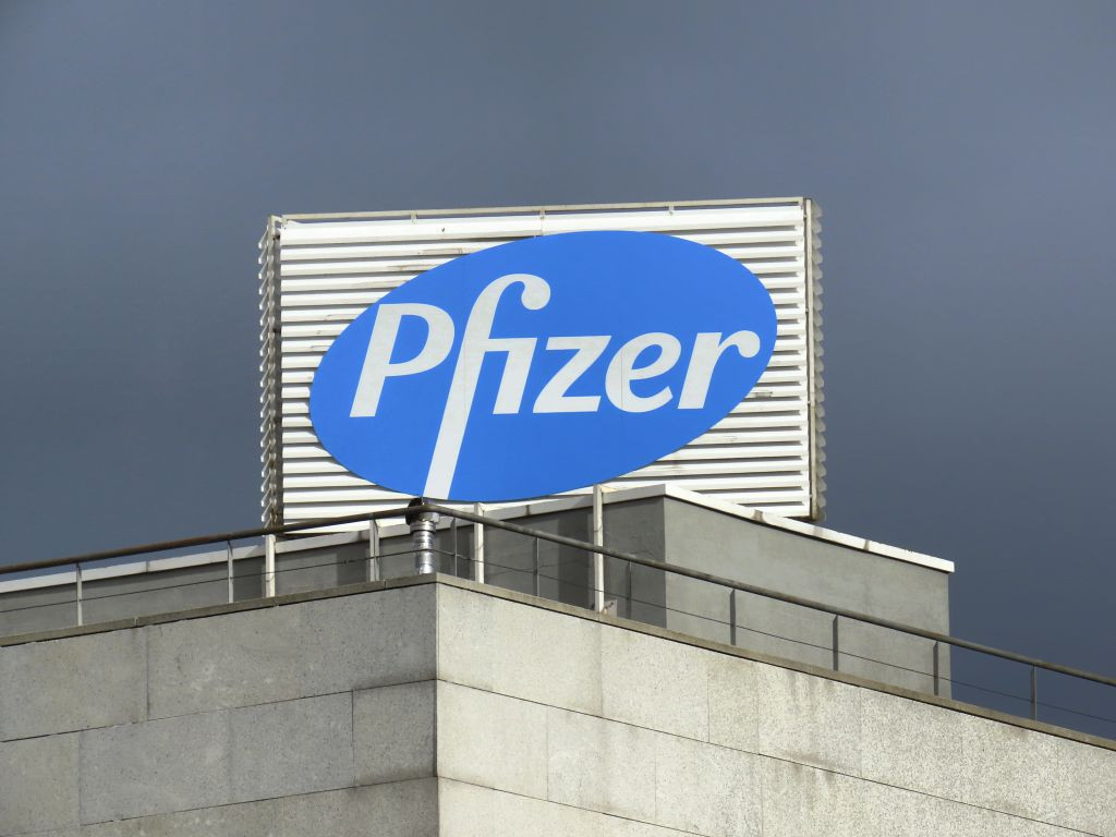 A început procesul Pfizer vs România legat de achiziția de vaccinuri. Calendarul procesului de peste 550 de milioane de euro