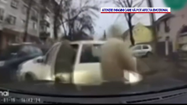 Eleva unei școli de șoferi din Timișoara a izbit și luat pe capotă o tânără, din greșeală. „Ce-am făcut”