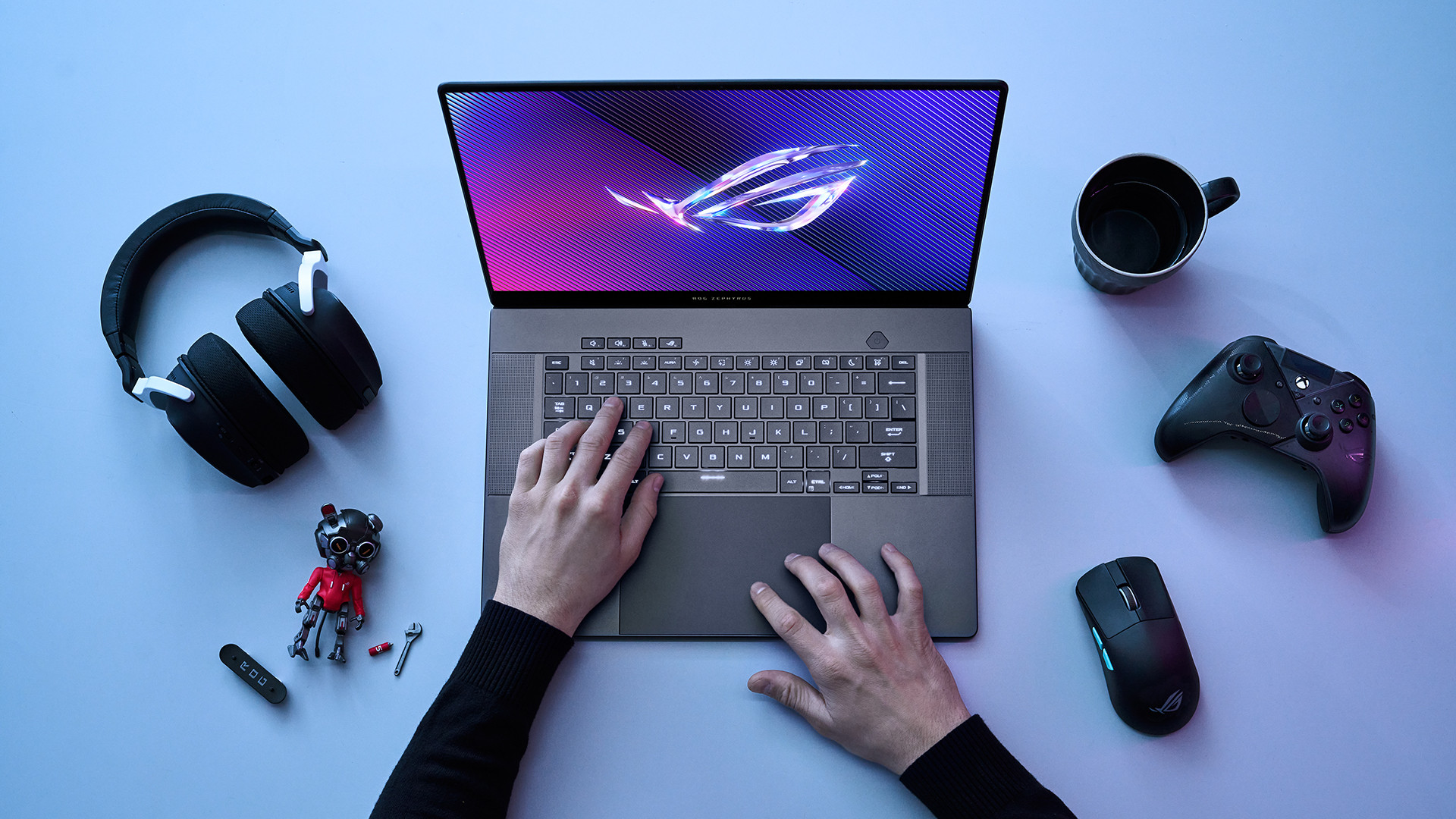 (P) ROG Zephyrus G16 (GU605): primul laptop de gaming cu ecran OLED ROG Nebula Display